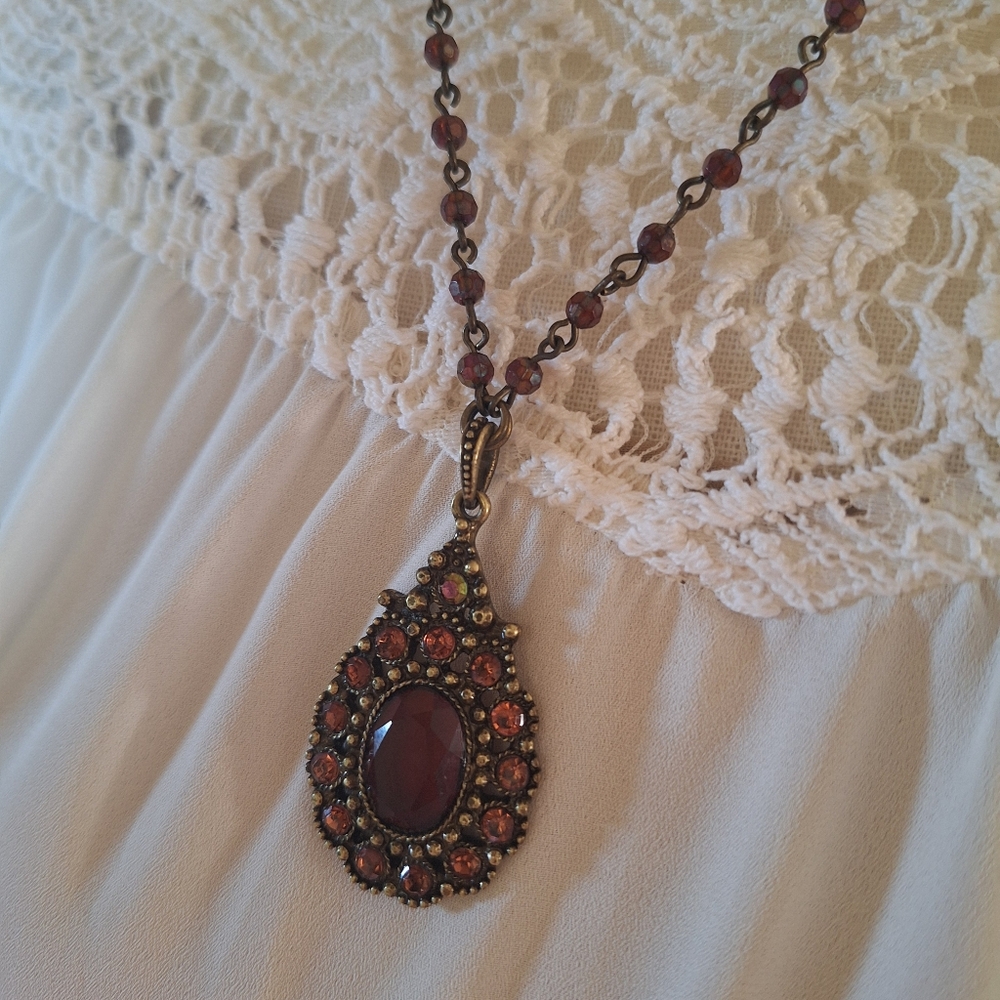 Avon Burgundy Red + Antique Gold Jeweled Pendant Necklace Faceted Faux Stones